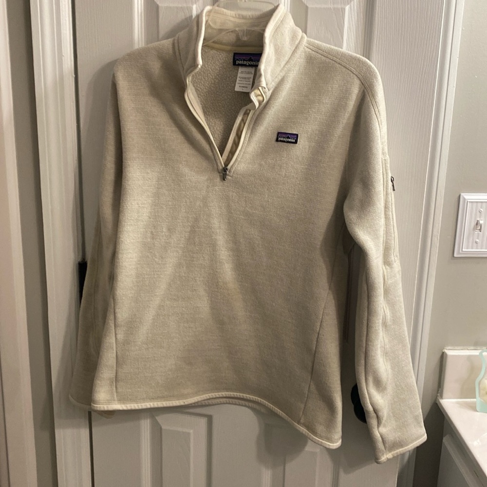 Cream Patagonia quarter zip pullover